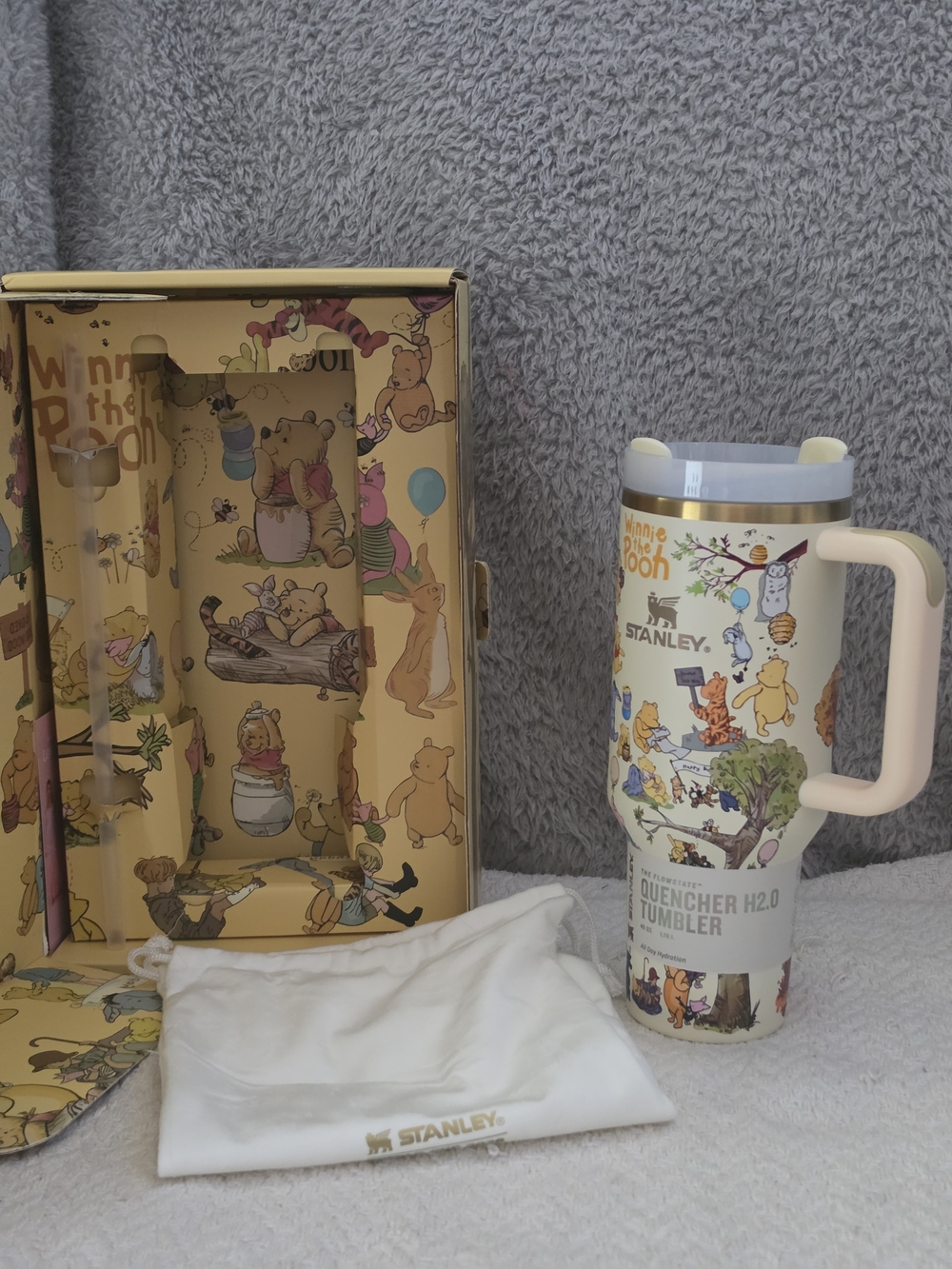 Winnie the Pooh Stanley Quencher H2.0 FlowState Tumbler (40oz) Set Box